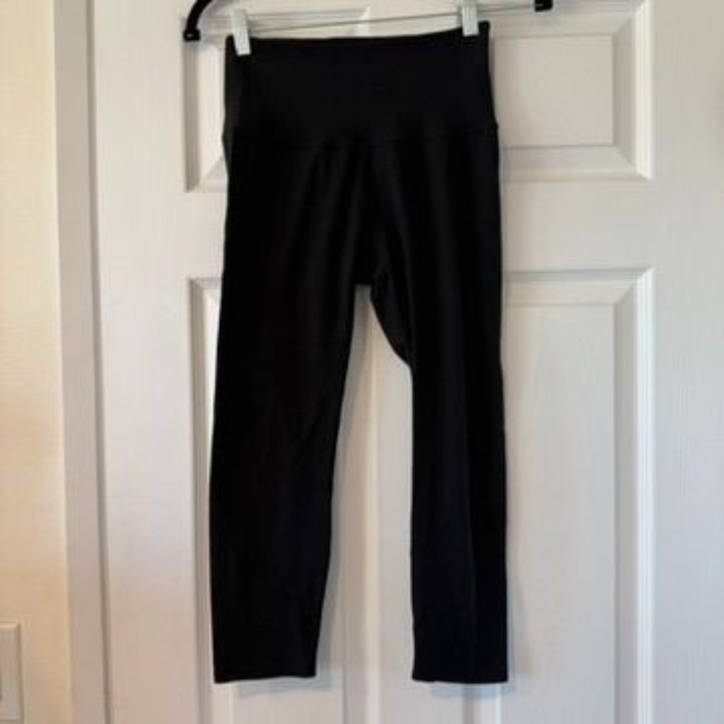 Beyond Yoga Space Dye Black Capri Leggings 20" Inseam Size Small